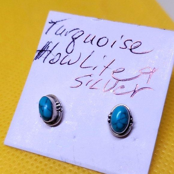 Turquoise howlite and .925 sterling silver ear studs - Picture 3 of 3